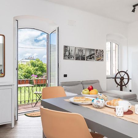 Spacious 3-Bedroom Apartment - 10 Min To City Center & 5 Min To Gaslini Hospital Genua Zewnętrze zdjęcie