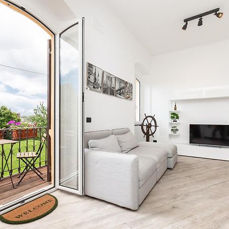 Spacious 3-Bedroom Apartment - 10 Min To City Center & 5 Min To Gaslini Hospital Genua Zewnętrze zdjęcie
