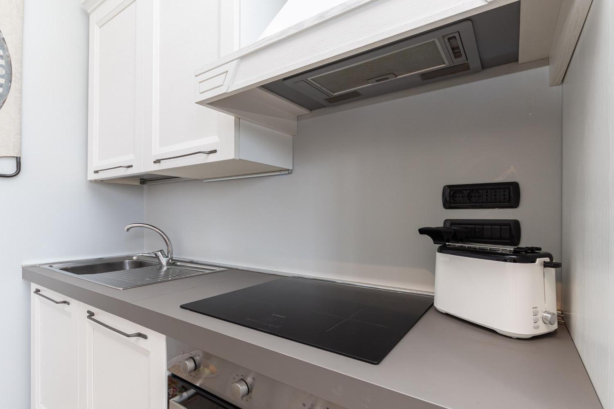 Spacious 3-Bedroom Apartment - 10 Min To City Center & 5 Min To Gaslini Hospital Genua Zewnętrze zdjęcie