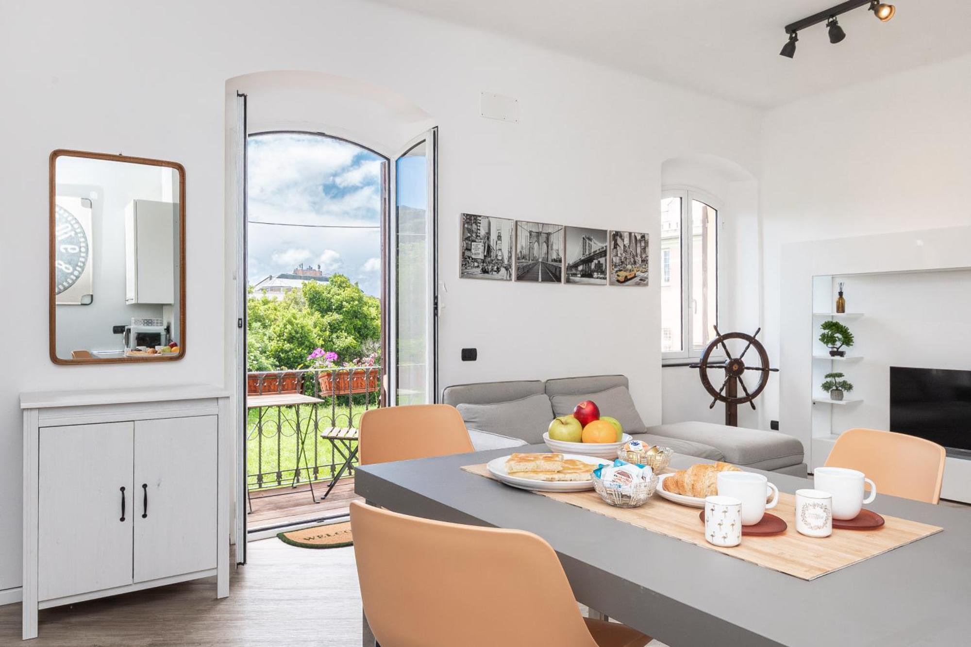 Spacious 3-Bedroom Apartment - 10 Min To City Center & 5 Min To Gaslini Hospital Genua Zewnętrze zdjęcie