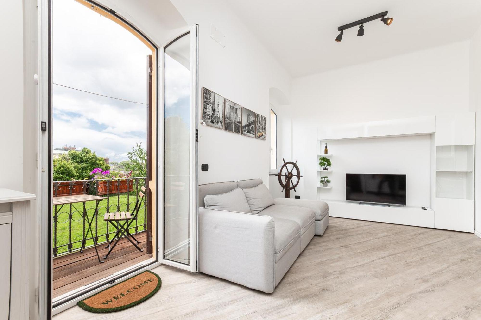 Spacious 3-Bedroom Apartment - 10 Min To City Center & 5 Min To Gaslini Hospital Genua Zewnętrze zdjęcie
