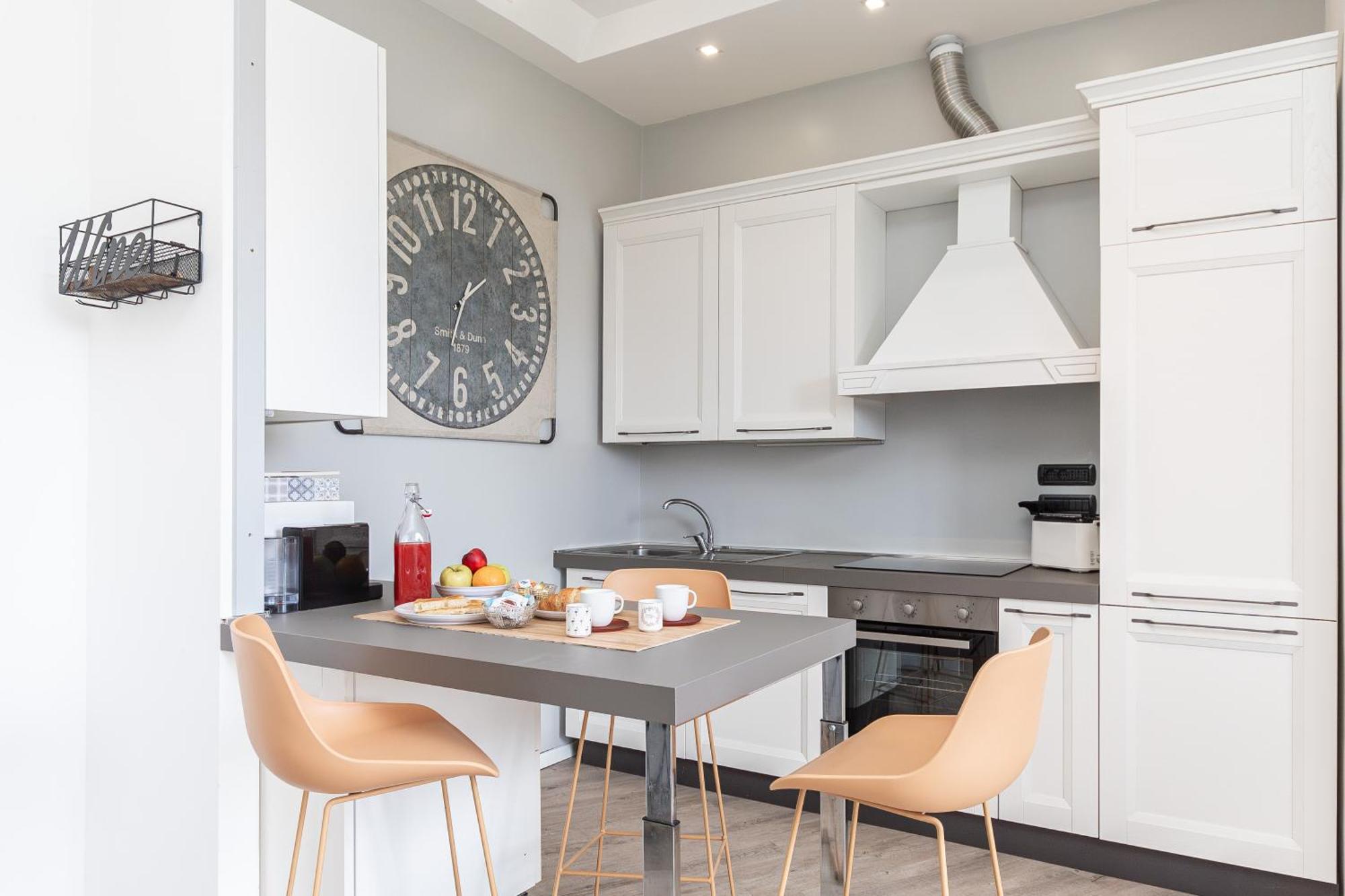 Spacious 3-Bedroom Apartment - 10 Min To City Center & 5 Min To Gaslini Hospital Genua Zewnętrze zdjęcie