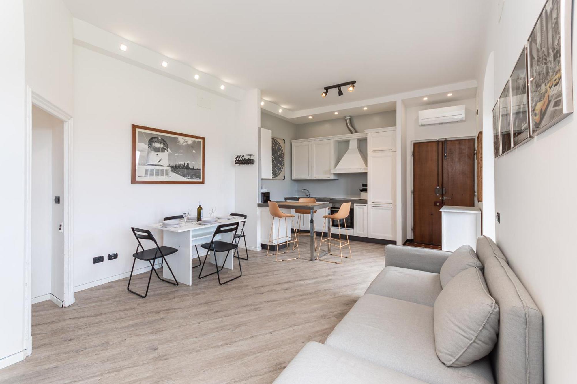 Spacious 3-Bedroom Apartment - 10 Min To City Center & 5 Min To Gaslini Hospital Genua Zewnętrze zdjęcie