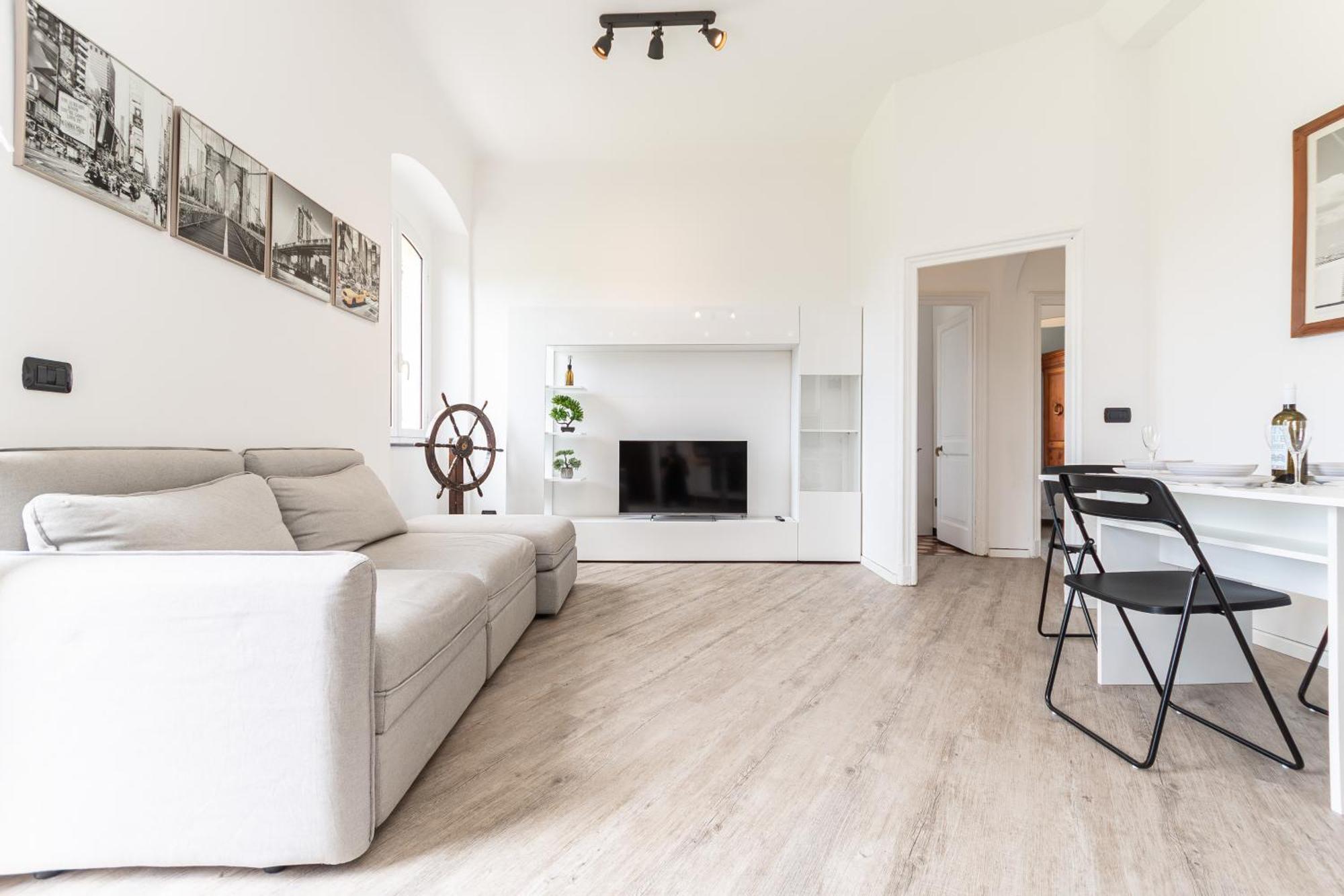 Spacious 3-Bedroom Apartment - 10 Min To City Center & 5 Min To Gaslini Hospital Genua Zewnętrze zdjęcie