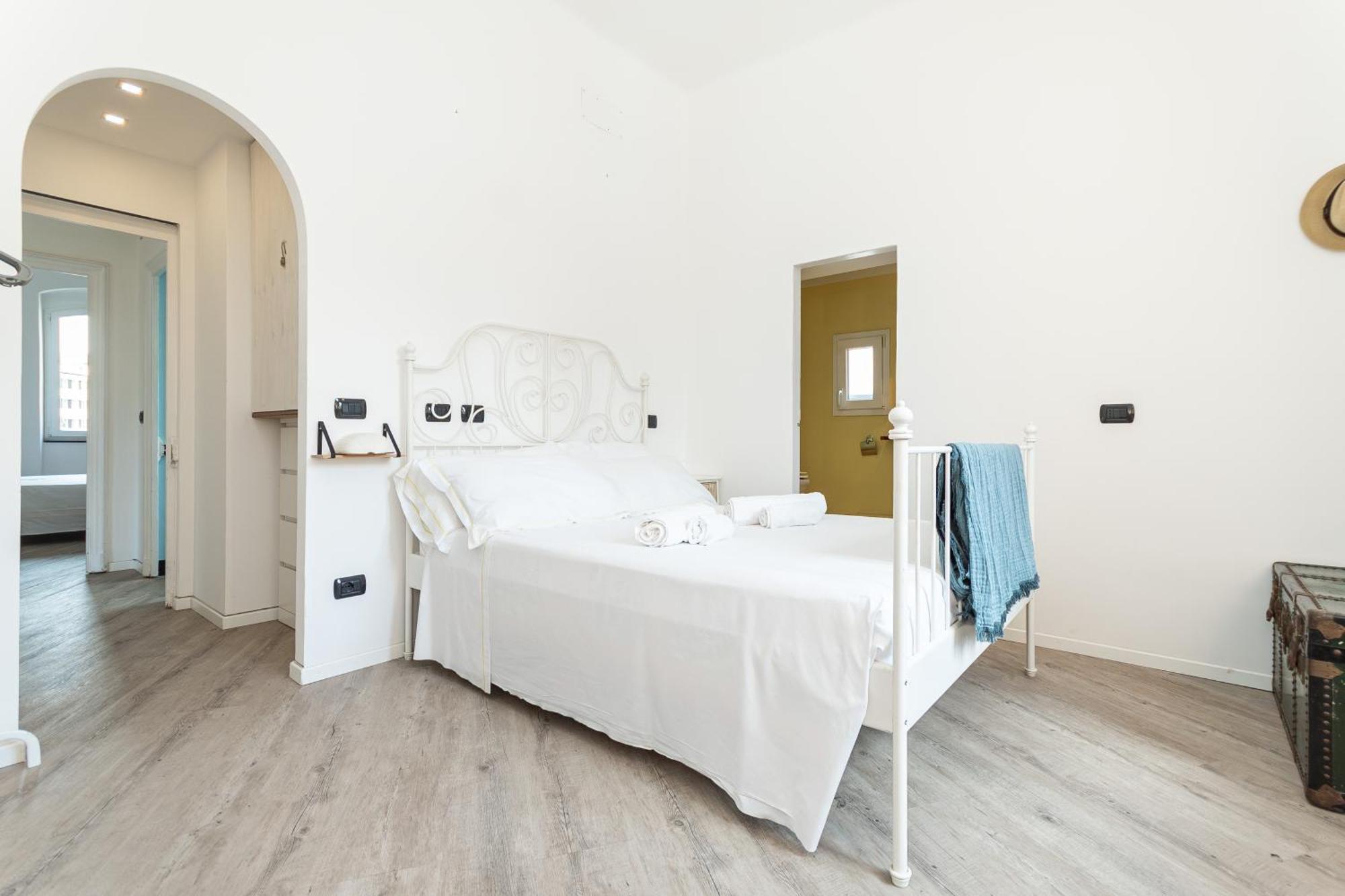 Spacious 3-Bedroom Apartment - 10 Min To City Center & 5 Min To Gaslini Hospital Genua Zewnętrze zdjęcie
