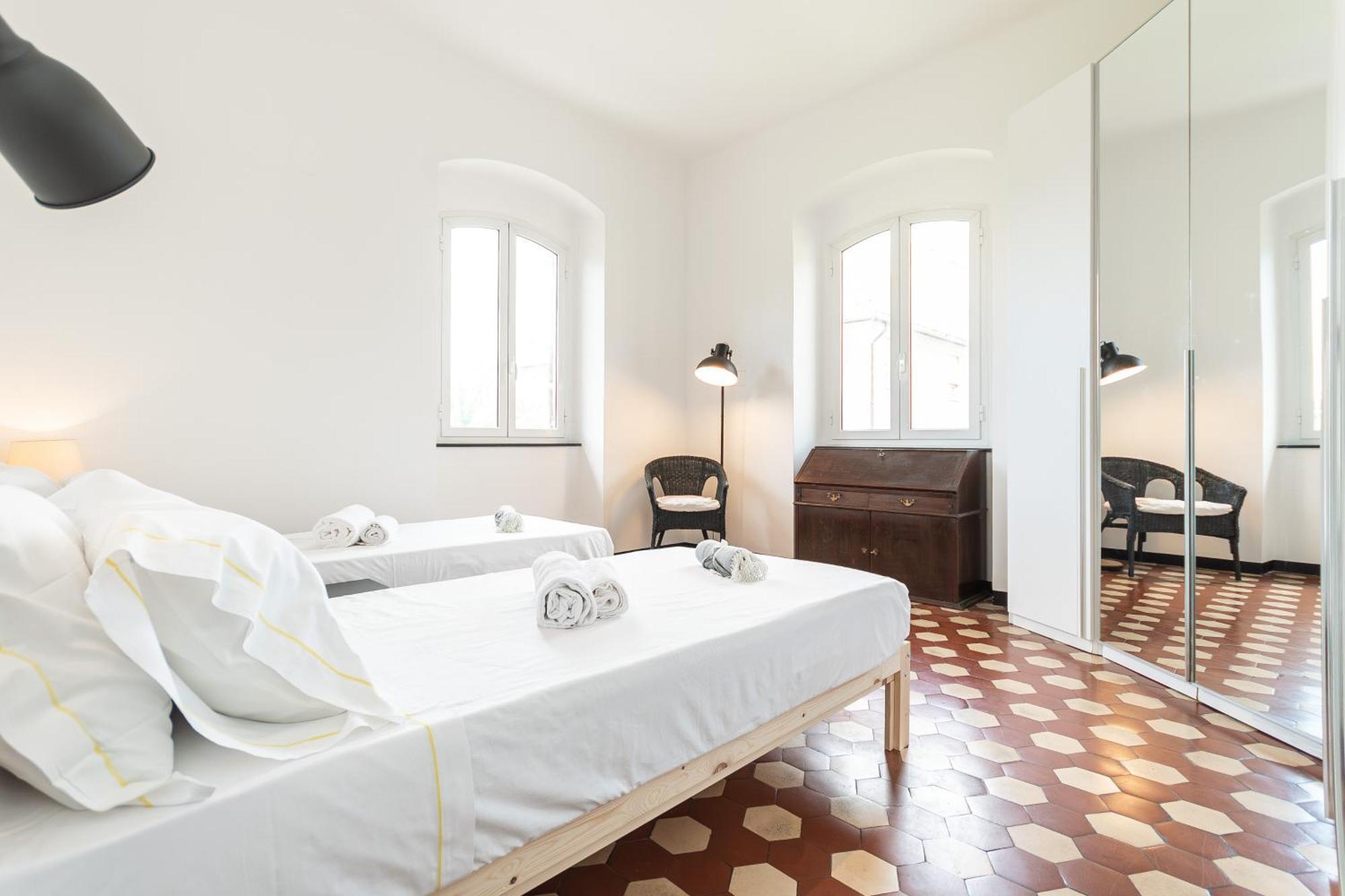 Spacious 3-Bedroom Apartment - 10 Min To City Center & 5 Min To Gaslini Hospital Genua Zewnętrze zdjęcie
