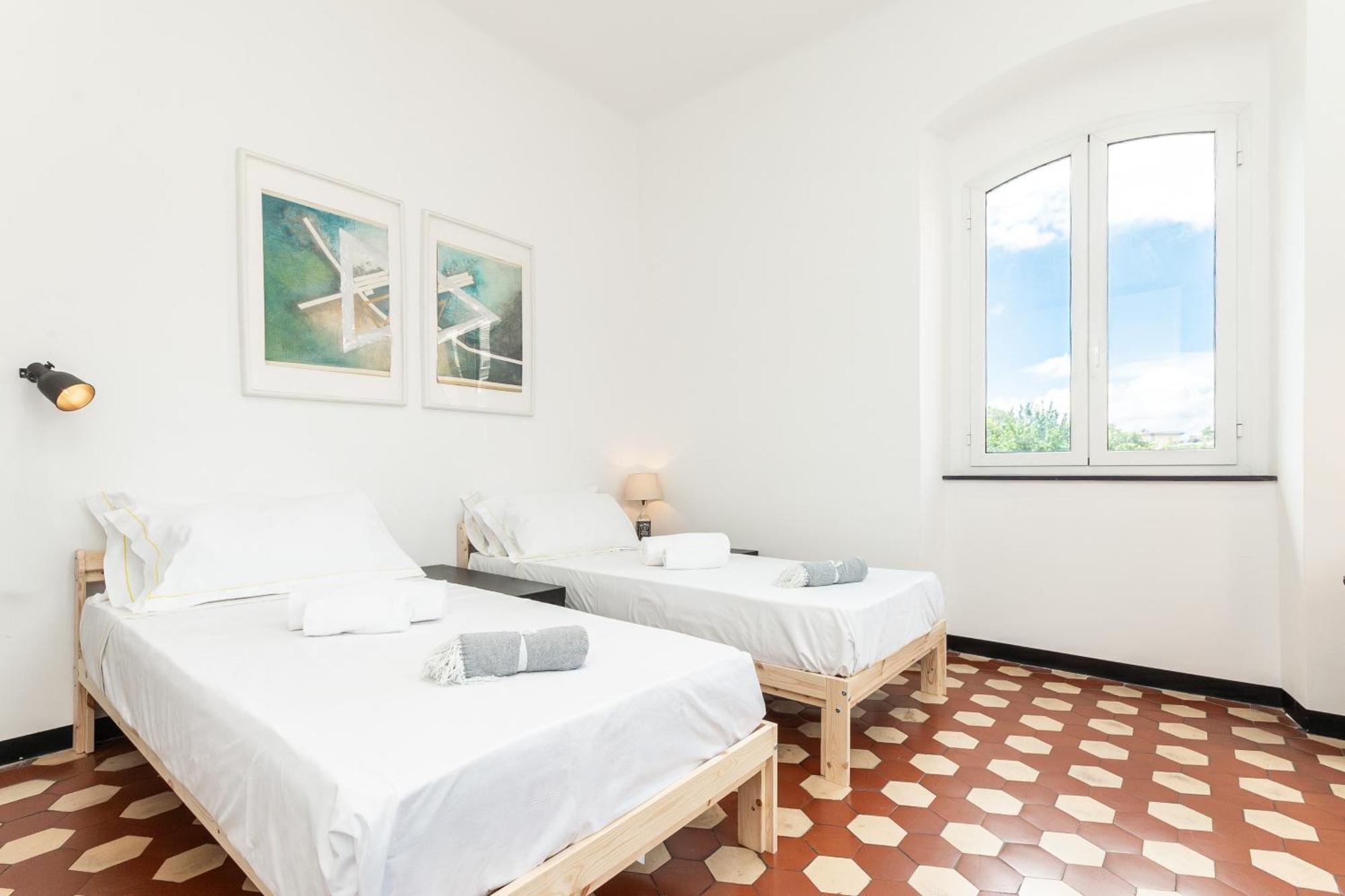 Spacious 3-Bedroom Apartment - 10 Min To City Center & 5 Min To Gaslini Hospital Genua Zewnętrze zdjęcie