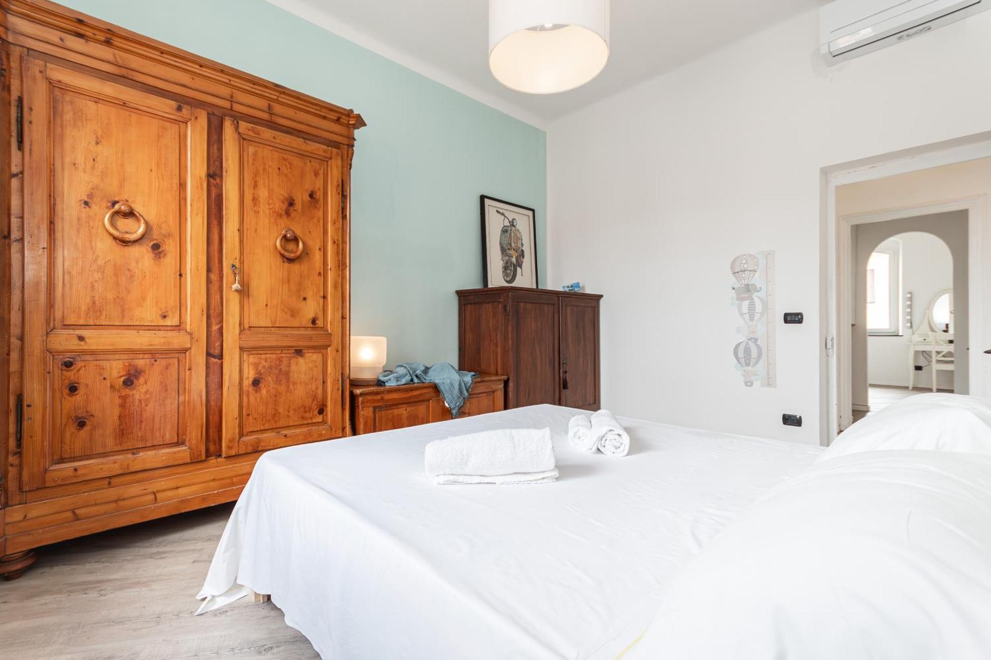 Spacious 3-Bedroom Apartment - 10 Min To City Center & 5 Min To Gaslini Hospital Genua Zewnętrze zdjęcie