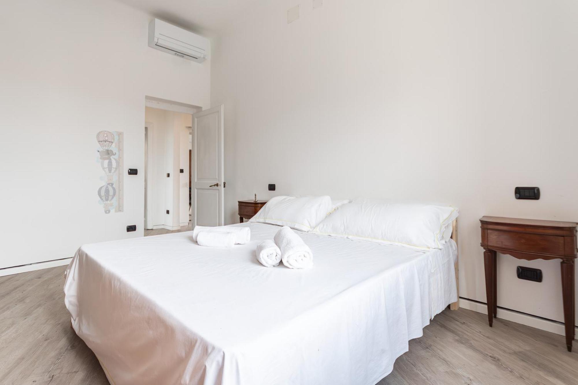Spacious 3-Bedroom Apartment - 10 Min To City Center & 5 Min To Gaslini Hospital Genua Zewnętrze zdjęcie