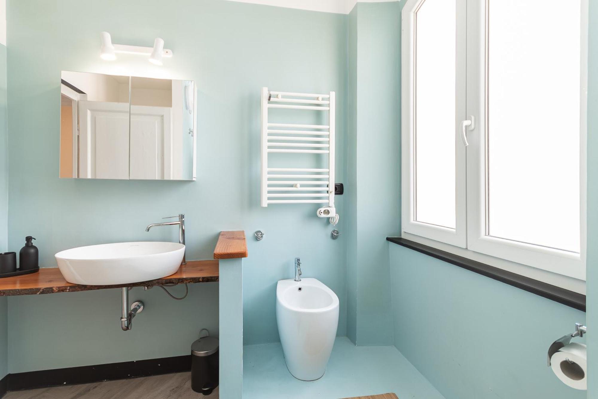 Spacious 3-Bedroom Apartment - 10 Min To City Center & 5 Min To Gaslini Hospital Genua Zewnętrze zdjęcie