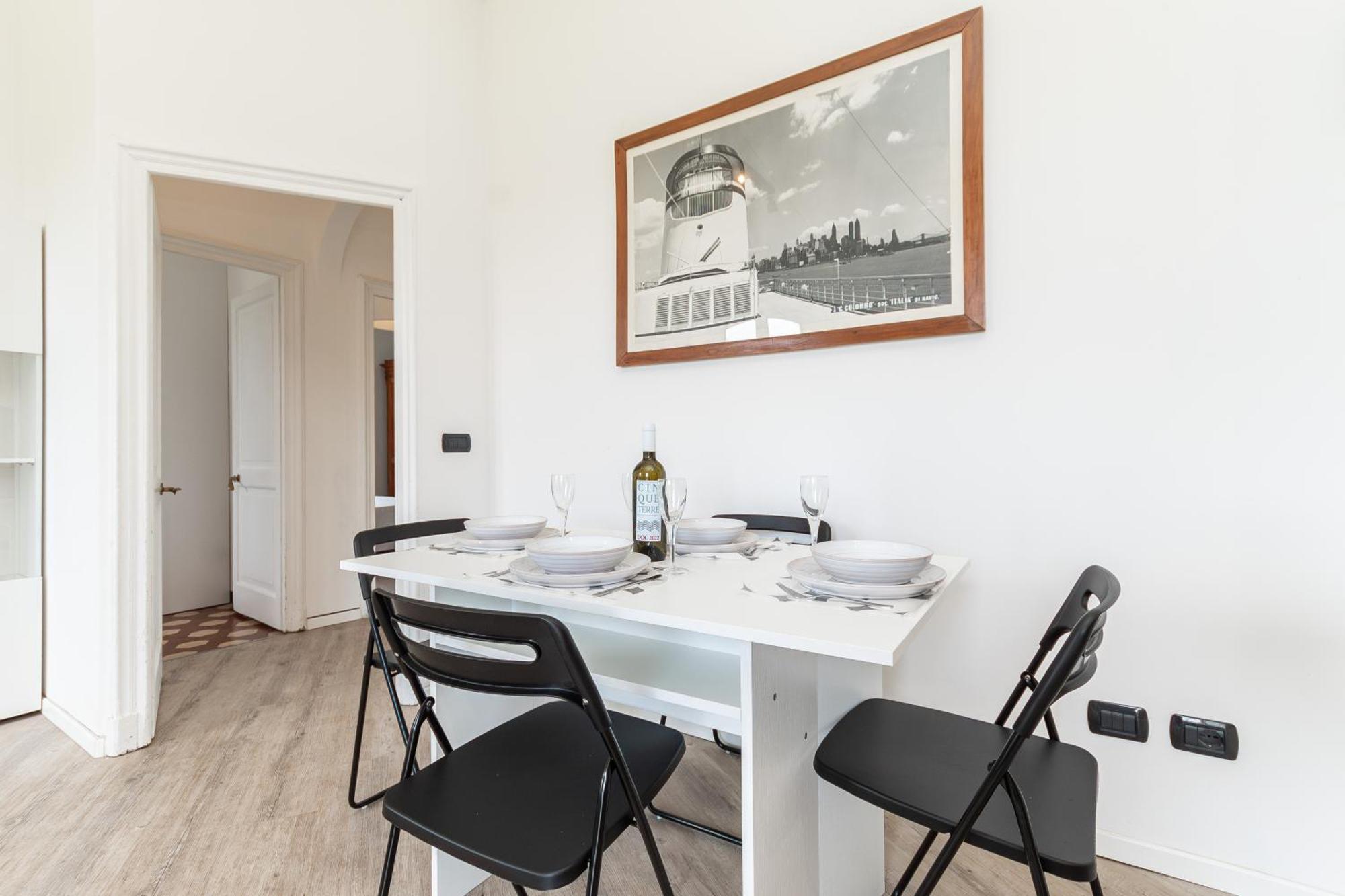 Spacious 3-Bedroom Apartment - 10 Min To City Center & 5 Min To Gaslini Hospital Genua Zewnętrze zdjęcie