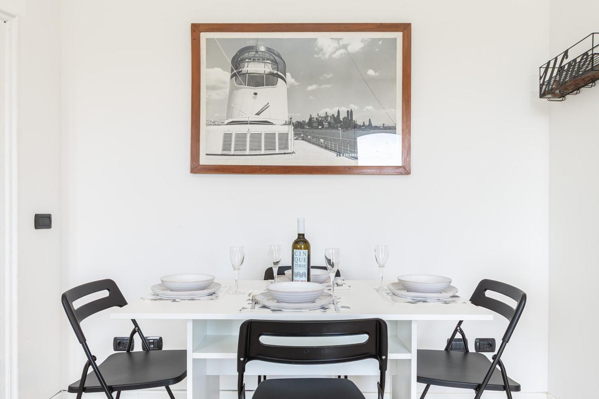 Spacious 3-Bedroom Apartment - 10 Min To City Center & 5 Min To Gaslini Hospital Genua Zewnętrze zdjęcie