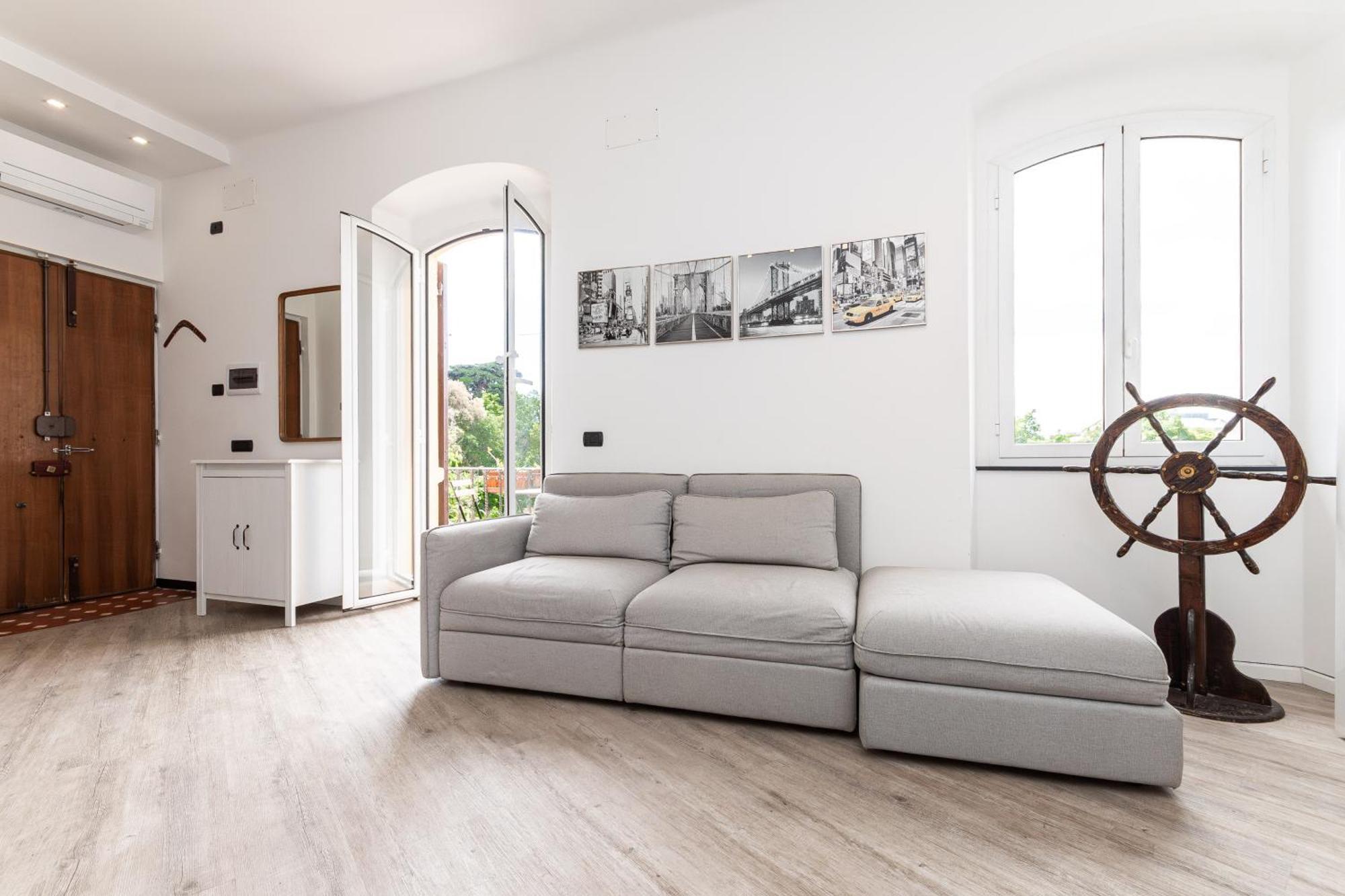 Spacious 3-Bedroom Apartment - 10 Min To City Center & 5 Min To Gaslini Hospital Genua Zewnętrze zdjęcie